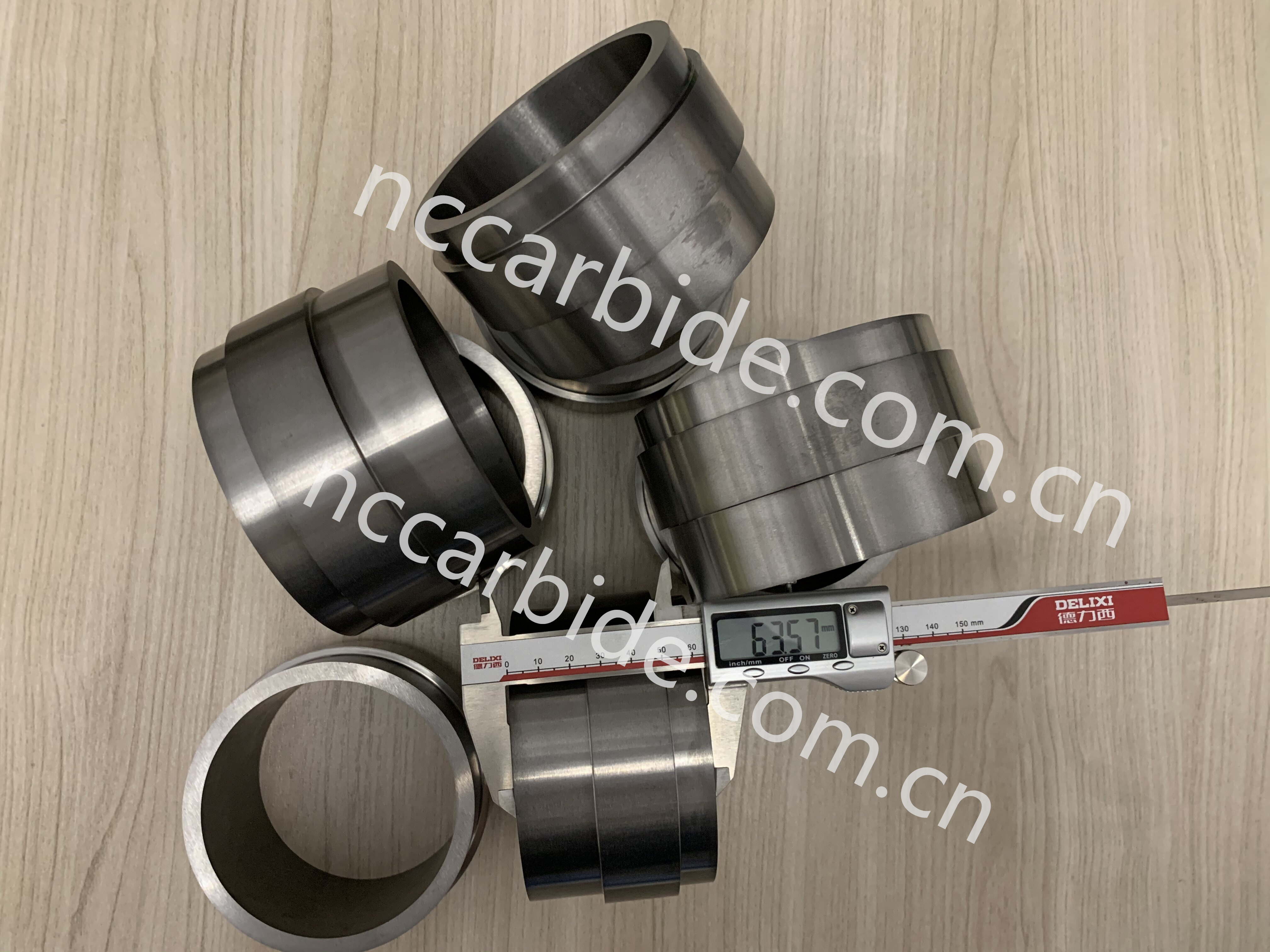 carbide insert feed nozzle